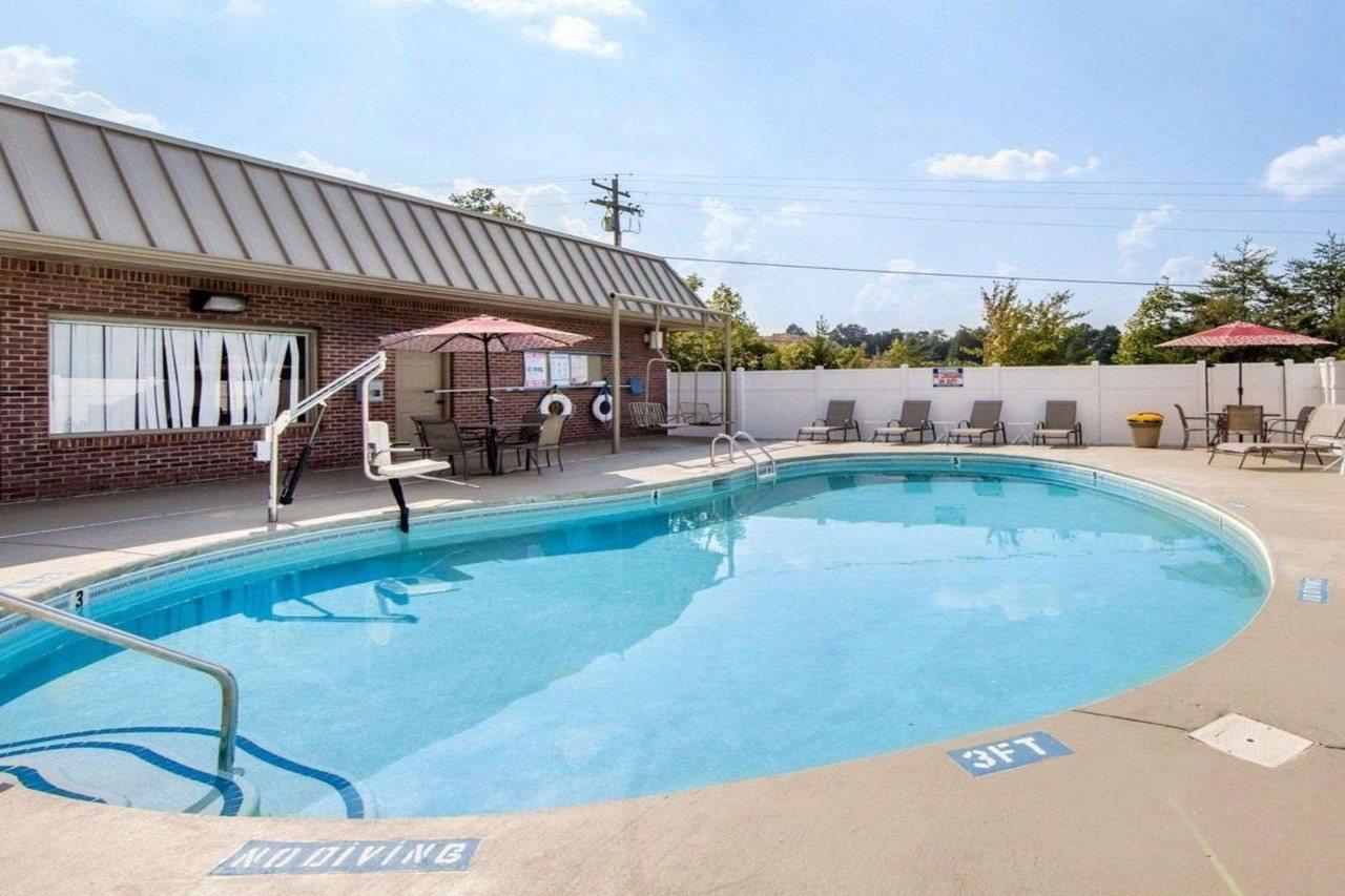 Comfort Inn At Royal Blue Pioneer Exterior foto