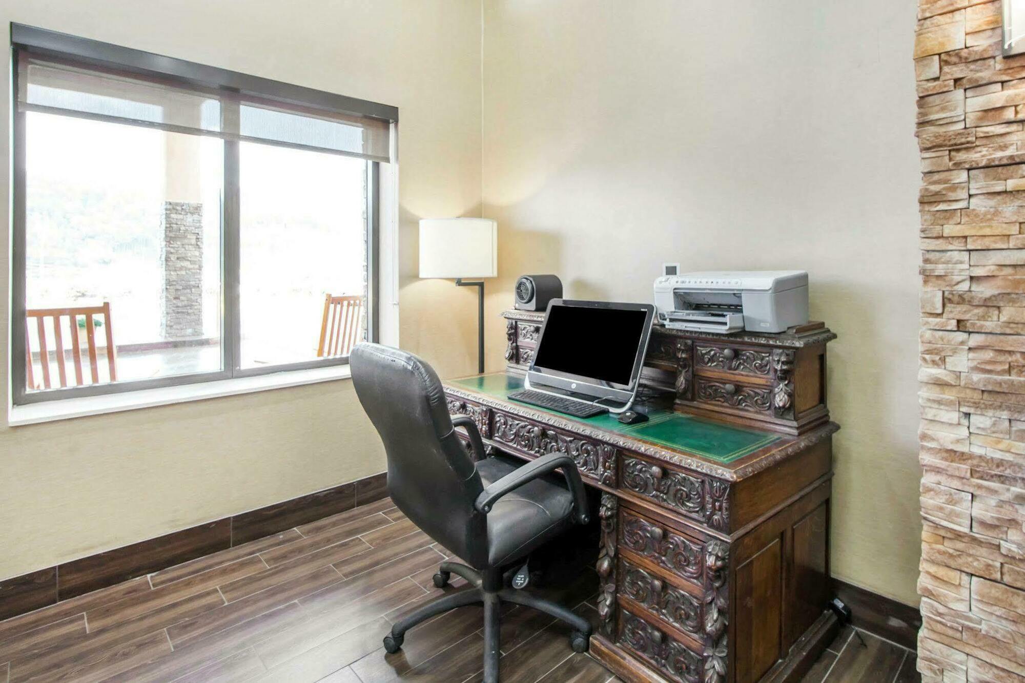 Comfort Inn At Royal Blue Pioneer Exterior foto