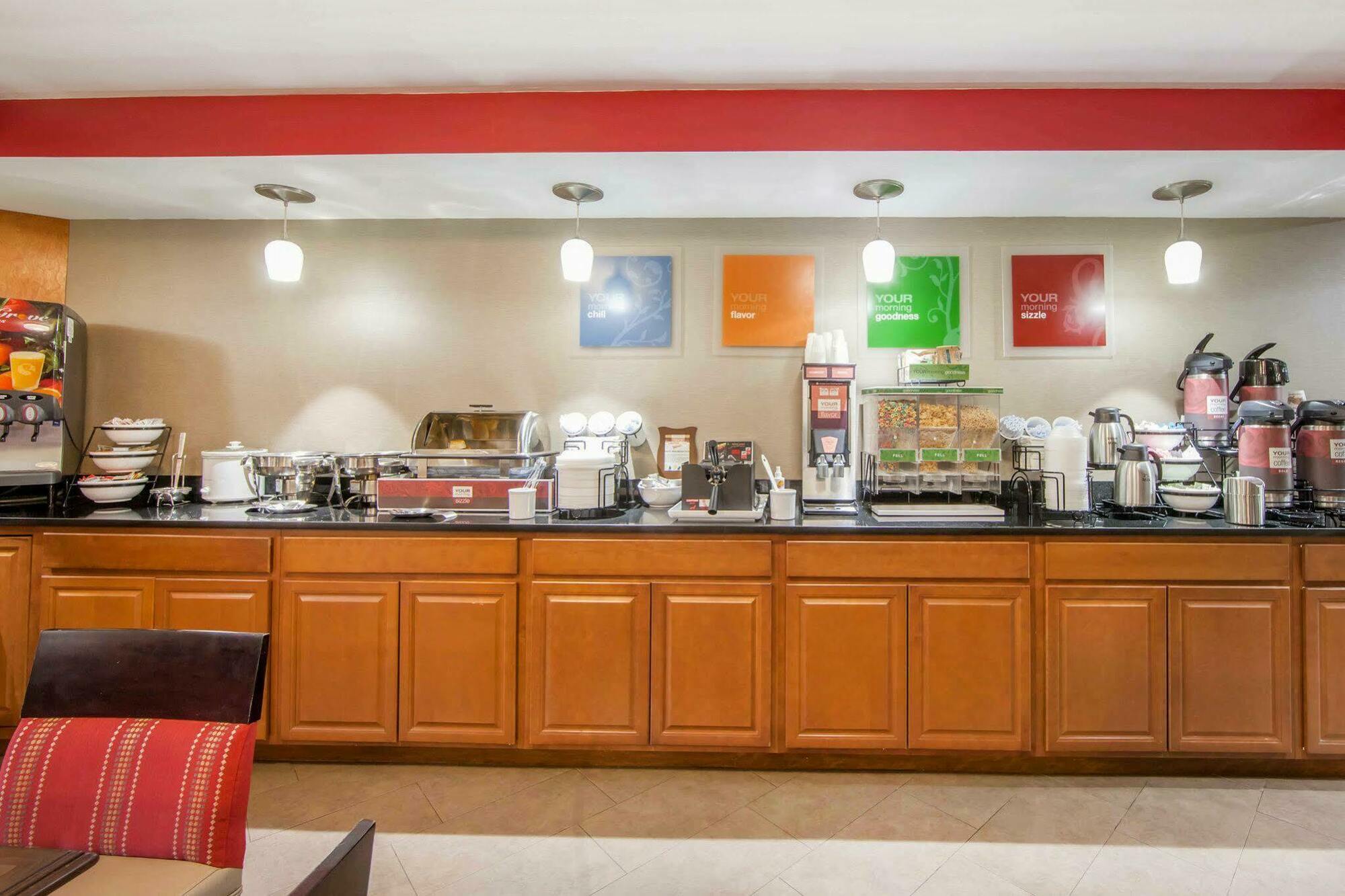 Comfort Inn At Royal Blue Pioneer Exterior foto